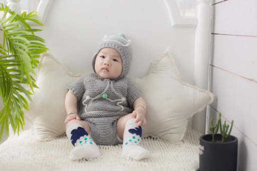 代怀生子好找吗宝宝眼窝发青